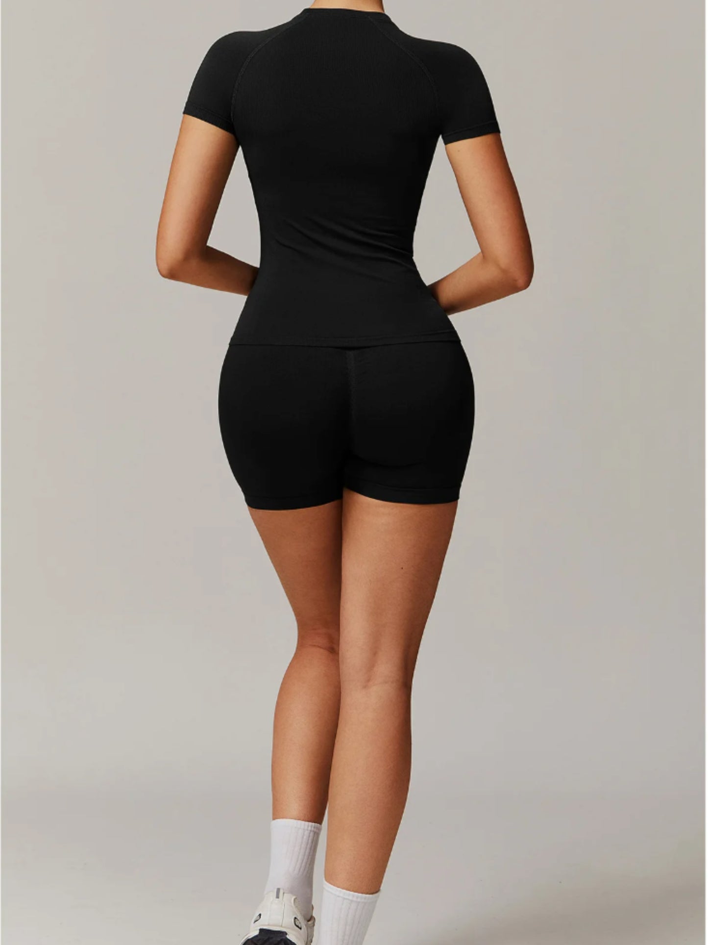 The Seemless Support Tee - Sculping Comfort